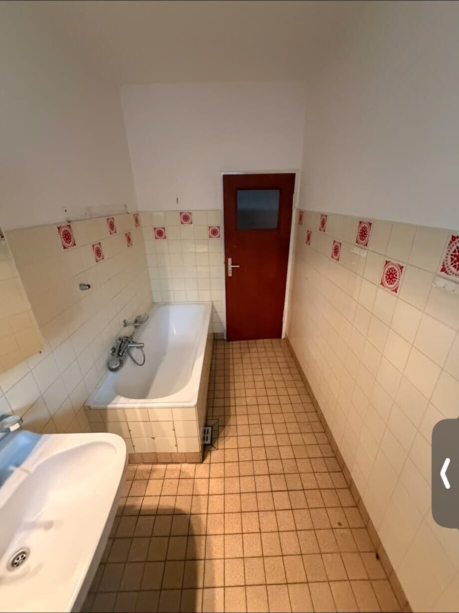 Schadensbild im Bad vor der Sanierung