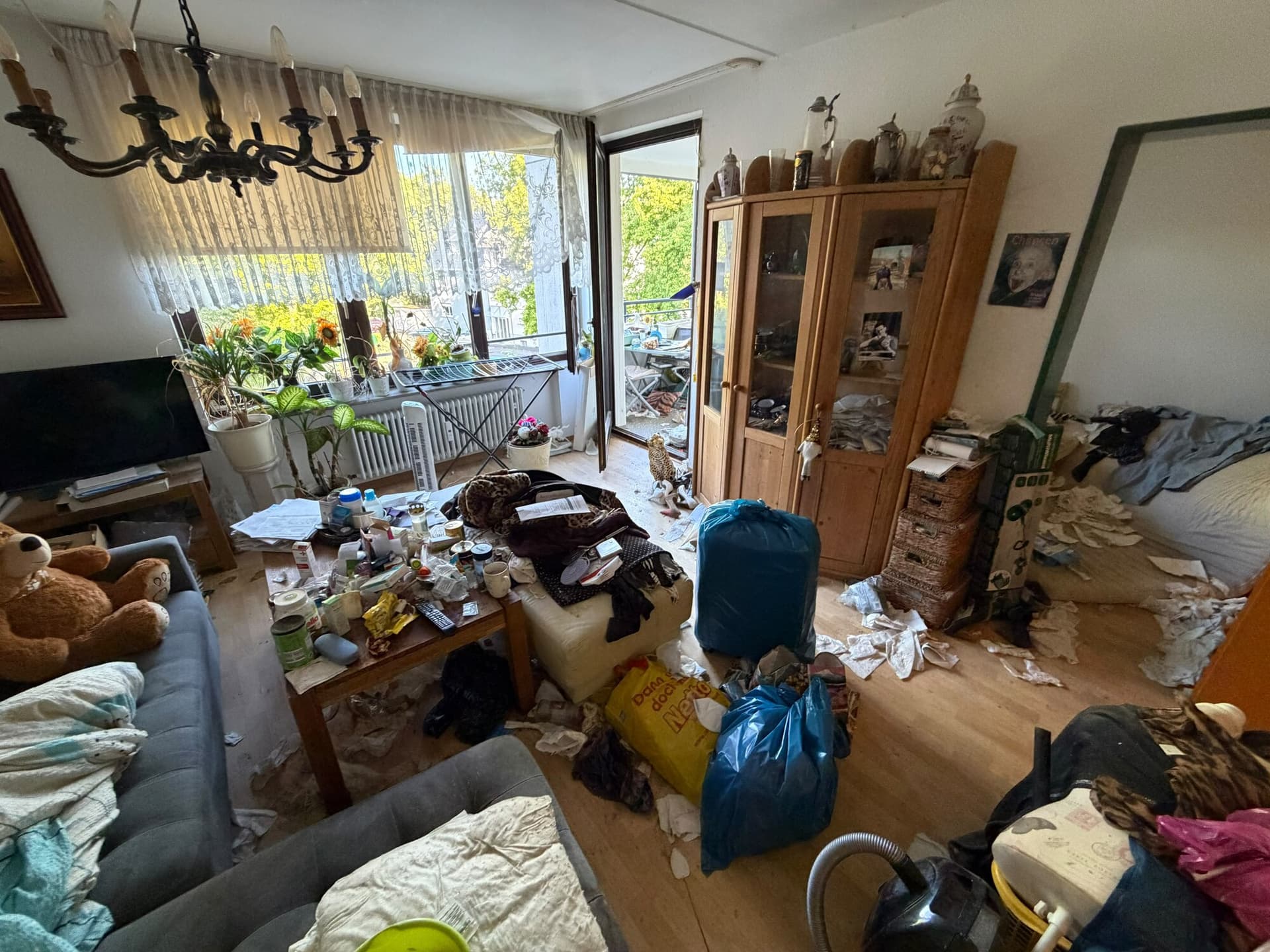 Wohnraum vor der Entrümpelung