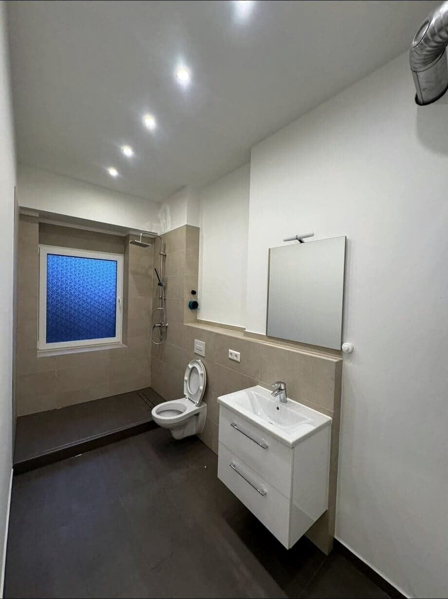 Neues Duschbad mit Walk-in-Dusche